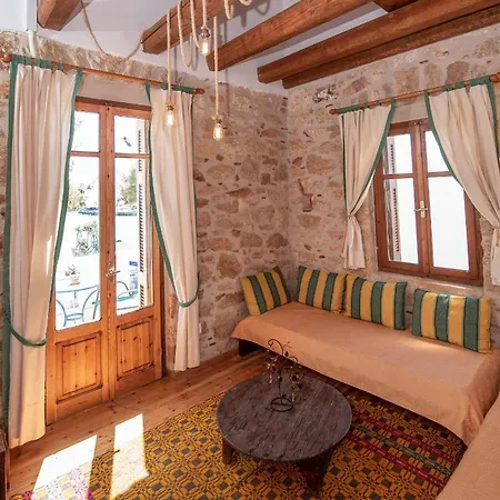 Aeolos בית הארחה מונמבאסיה