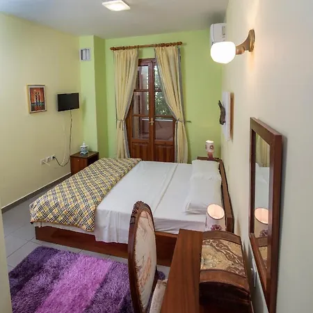 בית הארחה Aeolos מונמבאסיה