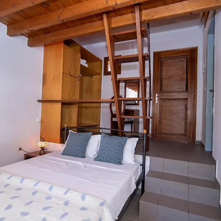 Aeolos Guest house *
